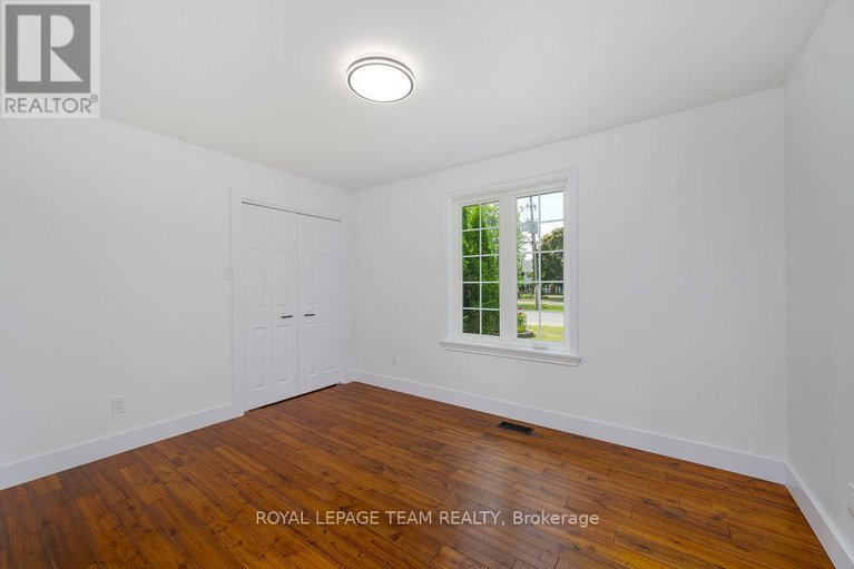 29224787/517-donald-b-munro-drive/carp/ottawa/ontario/K0A1L0_26