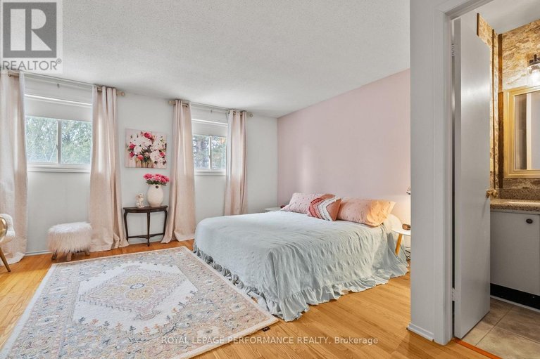 29485311/1126-millwood-court/convent-glen-north/ottawa/ontario/K1C3G1_20