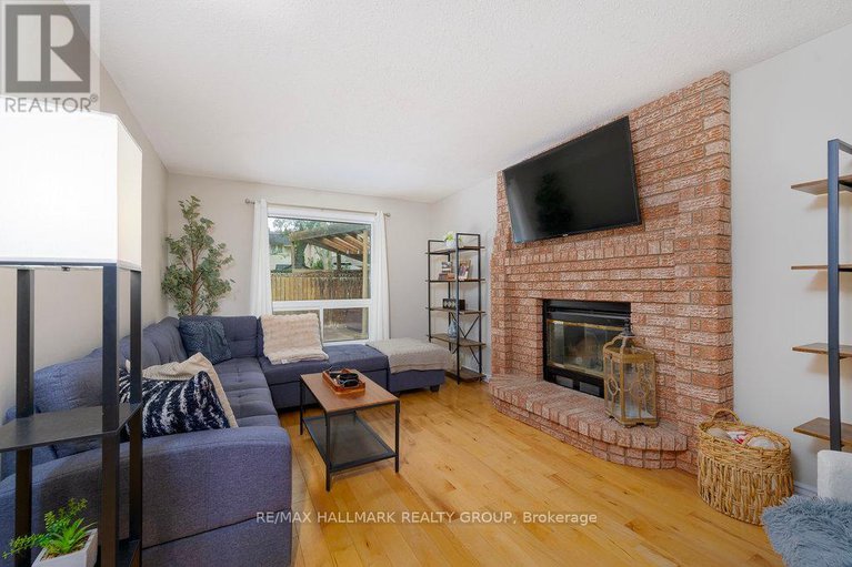 28623140/1656-canemore-crescent/fallingbrookpineridge/ottawa/ontario/K4A1S6_12