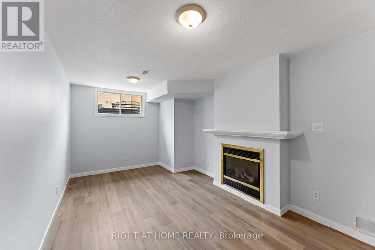 28840958/421-hillsboro-private/emerald-meadowstrailwest/ottawa/ontario/K2M3A7_23