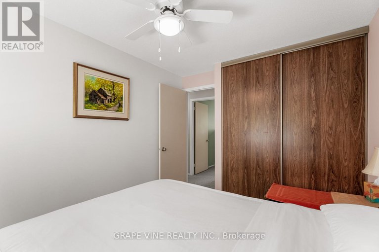 28662604/34-four-seasons-drive/borden-farmstewart-farmcarleton-heightsparkwood-hills/ottawa/ontario/K2E7P8_20