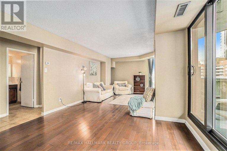 29460137/1102-200-bay-street/ottawa-centre/ottawa/ontario/K1R7W8_4