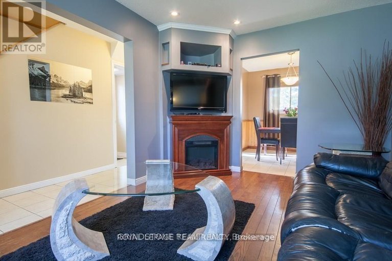 29666146/183-mcelroy-drive/glencairnhazeldean/ottawa/ontario/K2L1X7_4