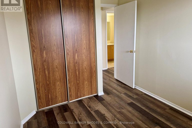 28502288/404-325-centrum-boulevard/bilberry-creekqueenswood-heights/ottawa/ontario/K1E3W8_7