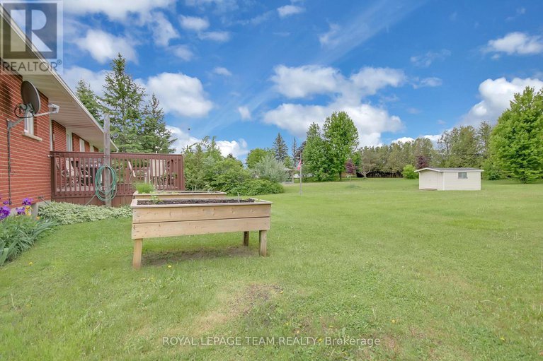 28394821/6022-third-line-road-n/rideau-twp-w-of-hwy-16-north-of-reg-rd-6/ottawa/ontario/K0A2T0_47