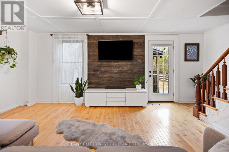 29627788/416-main-street/winchester/north-dundas/ontario/K0C2K0_12