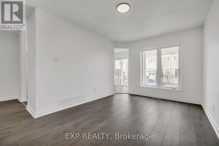 28543966/423-hillsboro-private/emerald-meadowstrailwest/ottawa/ontario/K2M3A7_8