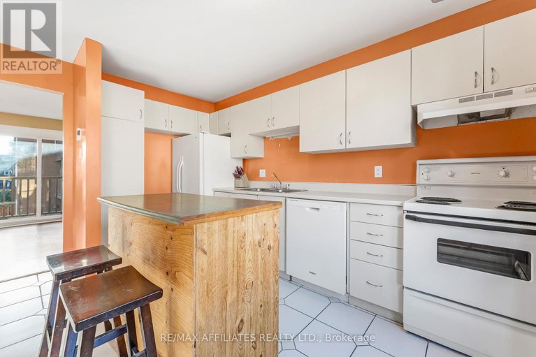 28882637/2101-eric-crescent/pineview/ottawa/ontario/K1B4P5_5