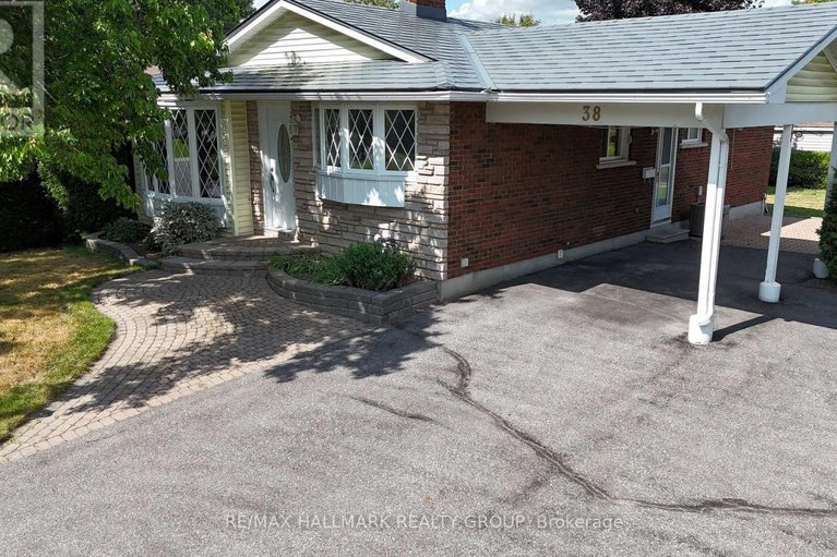 28842722/38-hadley-circle/bells-corners/ottawa/ontario/K2H6N9_40