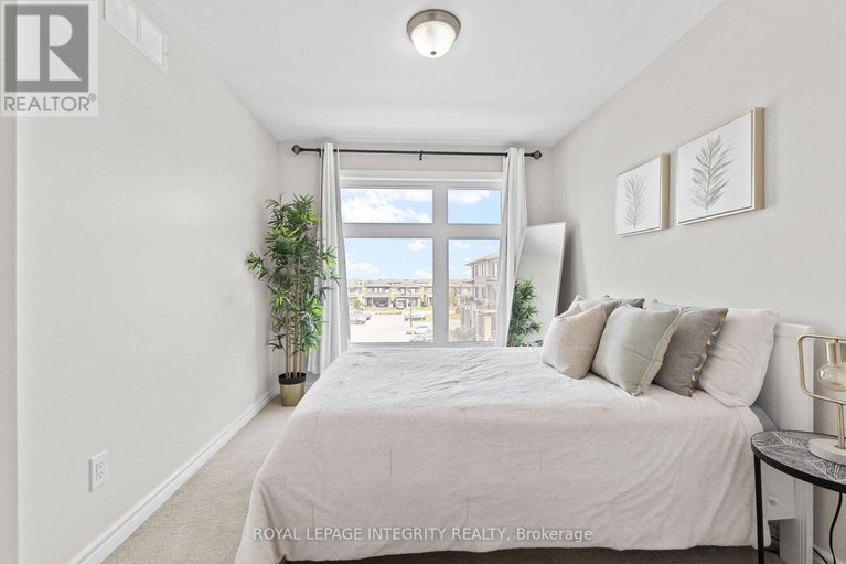 28756999/611-compass-street/mer-bleuebradley-estatesanderson-park/ottawa/ontario/K1W0J8_18