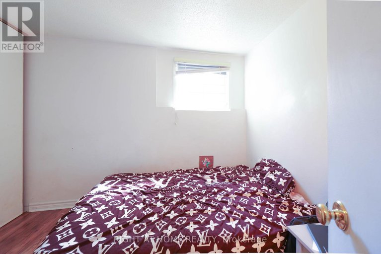 28885531/a-311-presland-road/overbrookcastle-heights/ottawa/ontario/K1K2B6_10