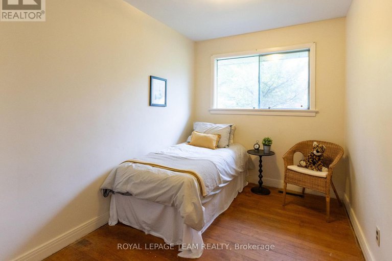 28997575/1231-ridgemont-avenue/ridgemont/ottawa/ontario/K1V6E6_13