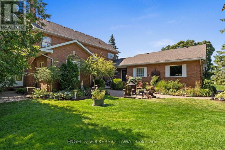 28790851/5557-pettapiece-crescent/manotick-village-manotick-estates/ottawa/ontario/K4M1C5_46