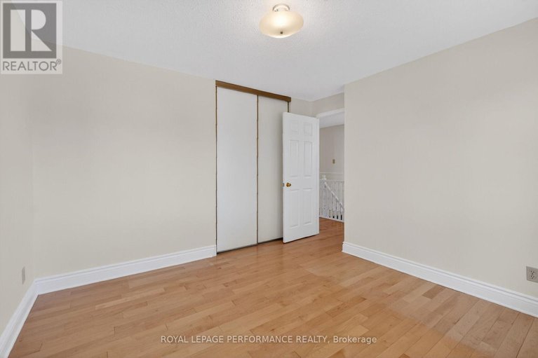 29643949/13-valley-ridge-street/borden-farmstewart-farmcarleton-heightsparkwood-hills/ottawa/ontario/K2E7W1_40