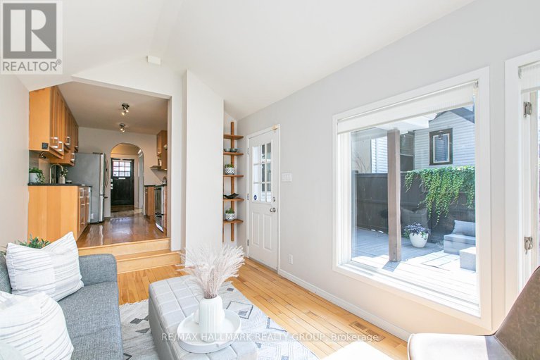28437104/636-chapel-street/sandy-hill/ottawa/ontario/K1N7Z9_10