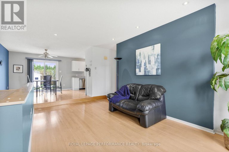 28348539/61-albert-street/embrun/russell/ontario/K0A1W1_9