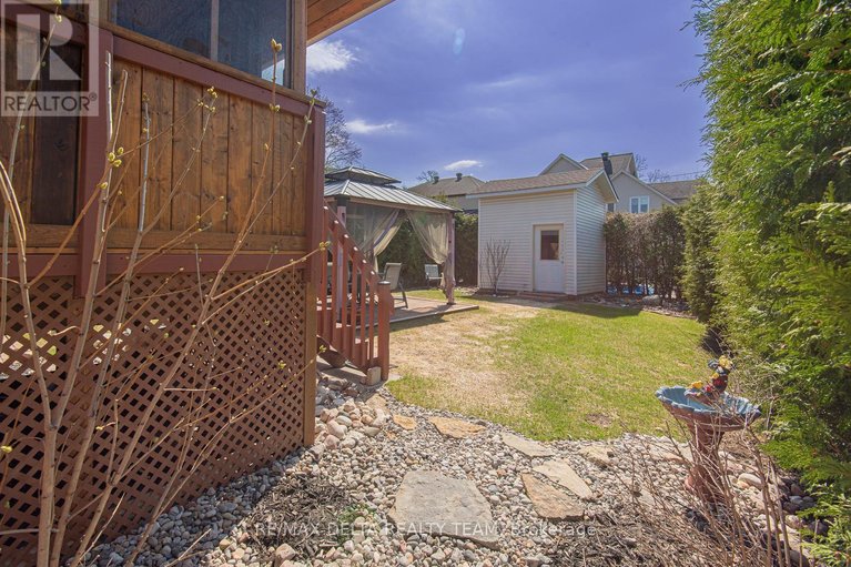 29649021/892-beauchamp-avenue/hiawatha-parkconvent-glen/ottawa/ontario/K1C3A7_37