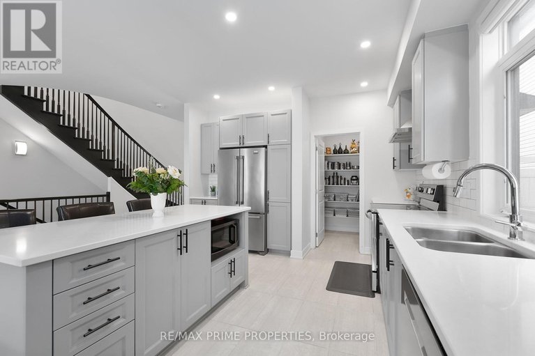28408165/249-fountainhead-drive/mer-bleuebradley-estatesanderson-park/ottawa/ontario/K1W0H4_18
