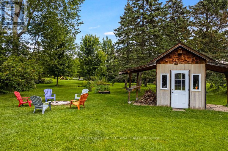 27833731/5525-pettapiece-crescent/manotick-village-manotick-estates/ottawa/ontario/K4M1C6_36