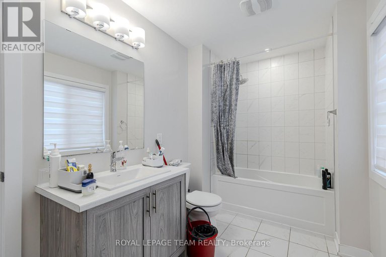 29107787/241-falsetto-street/mer-bleuebradley-estatesanderson-park/ottawa/ontario/K1W0S2_16