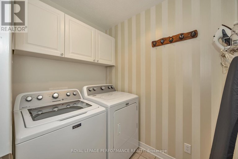 29419207/49-peregrine-crescent/bridlewood/ottawa/ontario/K2M2T2_19