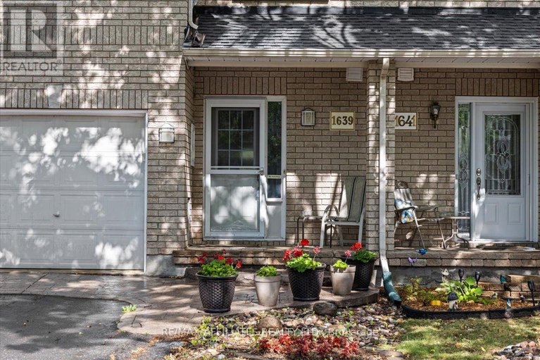 28777669/1639-trenholm-lane/fallingbrookpineridge/ottawa/ontario/K4A4B4_2