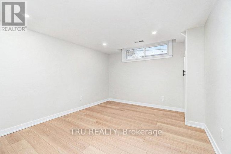 28740163/39-sunnycrest-drive/city-viewskylinefisher-heightsparkwood-hills/ottawa/ontario/K2E5Y4_24
