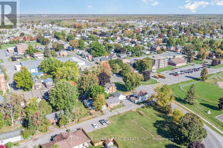 28943106/8-gibson-lane/morrisburg/south-dundas/ontario/K0C1X0_23