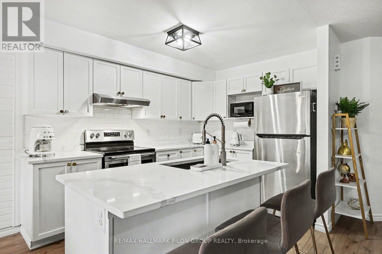 29613578/218-rolling-meadow-crescent/mer-bleuebradley-estatesanderson-park/ottawa/ontario/K1W0B1_3