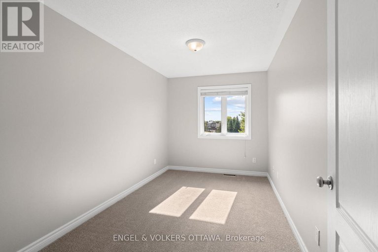 28760668/98-anfield-crescent-e/barrhaven-east/ottawa/ontario/K2G7B7_31