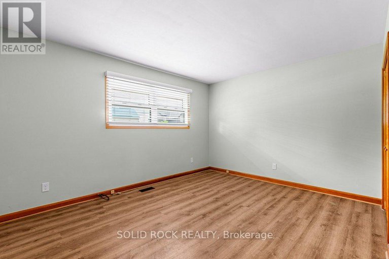 28357814/7-brouse-drive/iroquois/south-dundas/ontario/K0E1K0_23