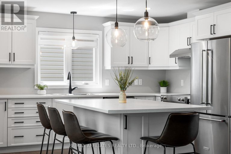 28381839/156-hybrid-street/embrun/russell/ontario/K0A1W0_18