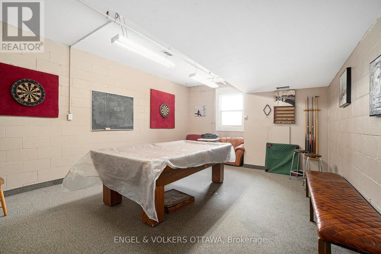 28428926/817-20-chesterton-drive/borden-farmstewart-farmcarleton-heightsparkwood-hills/ottawa/ontario/K2E6Z7_35