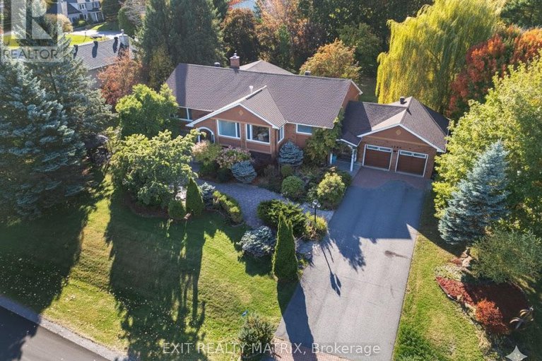 29019444/1100-moffatt-drive/cumberland-ridge/ottawa/ontario/K4C1B7_1