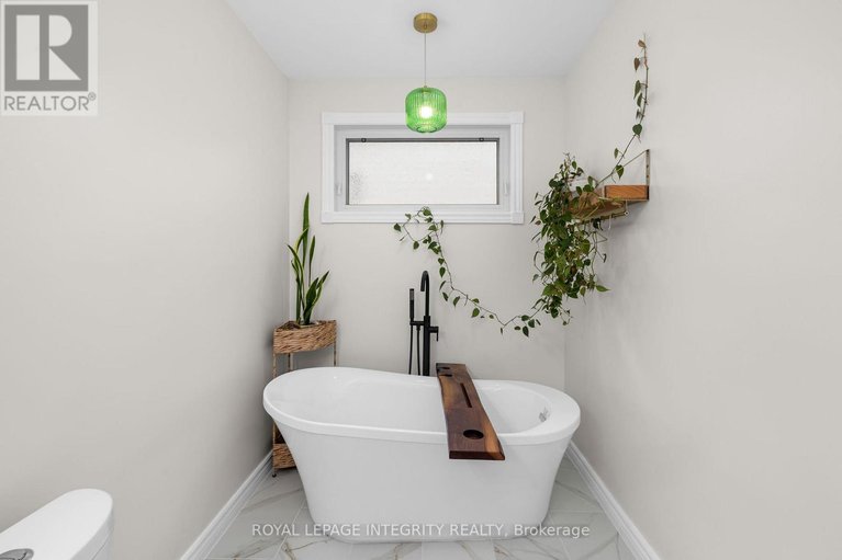 29474748/4-hackett-street/hunt-club-woods/ottawa/ontario/K1V0P8_31