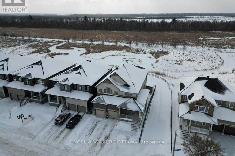 29357052/134-winterhaven-drive/mer-bleuebradley-estatesanderson-park/ottawa/ontario/K1W0H4_41