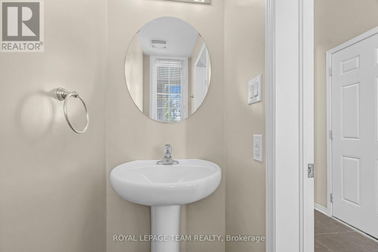 28376167/910-caldermill-private-w/stonebridge/ottawa/ontario/K2J0Z7_7