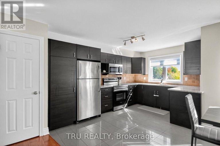 29412687/2642-palings-private/emerald-woodssawmill-creek/ottawa/ontario/K1T4A4_11