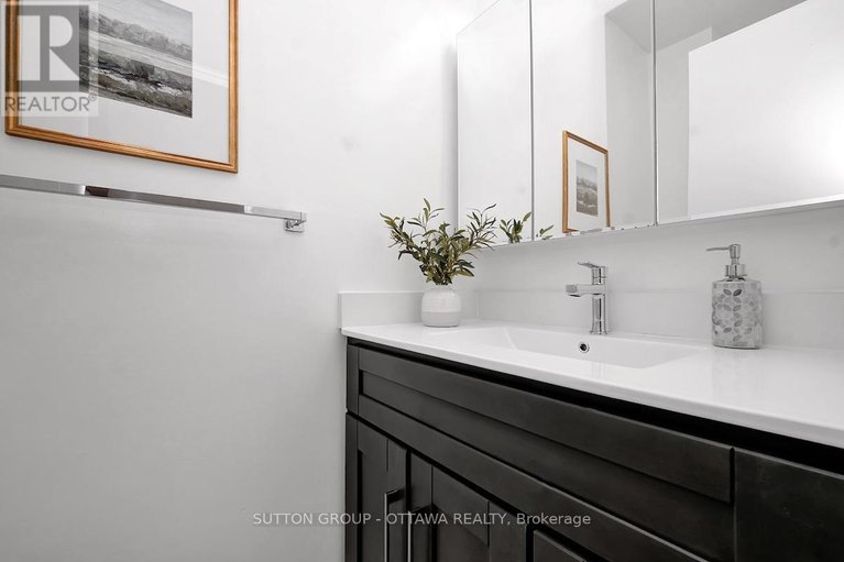 29123796/1540-bourcier-drive/bilberry-creekqueenswood-heights/ottawa/ontario/K1E3J2_5