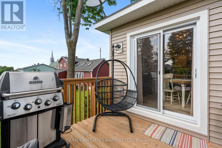 28459869/106-bishop-street-s/alexandria/north-glengarry/ontario/K0C1A0_31