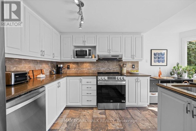 29650202/1715-teakdale-avenue/chapel-hill/ottawa/ontario/K1C6M8_11