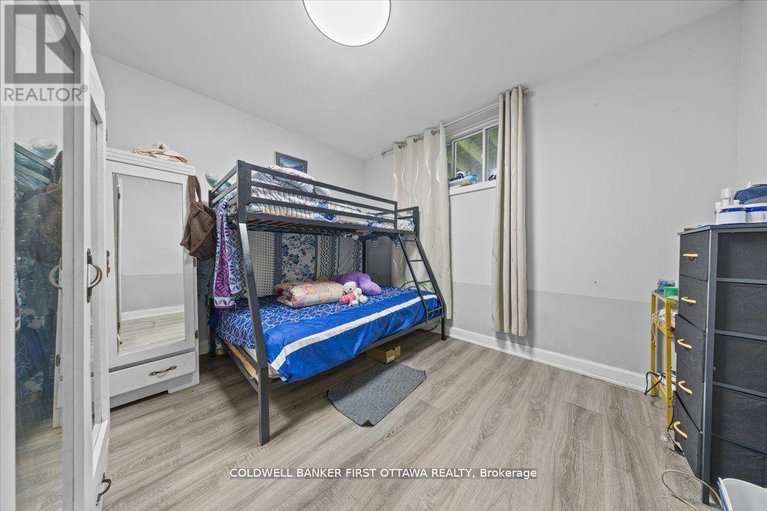 29638665/562-queen-mary-street/overbrookcastle-heights/ottawa/ontario/K1K1W1_25