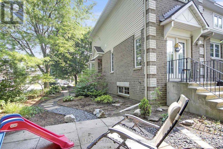 28617518/16-riverbank-court/stittsville-central/ottawa/ontario/K2S1V7_34