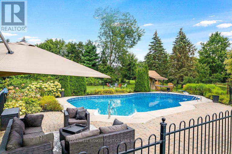 27833731/5525-pettapiece-crescent/manotick-village-manotick-estates/ottawa/ontario/K4M1C6_35