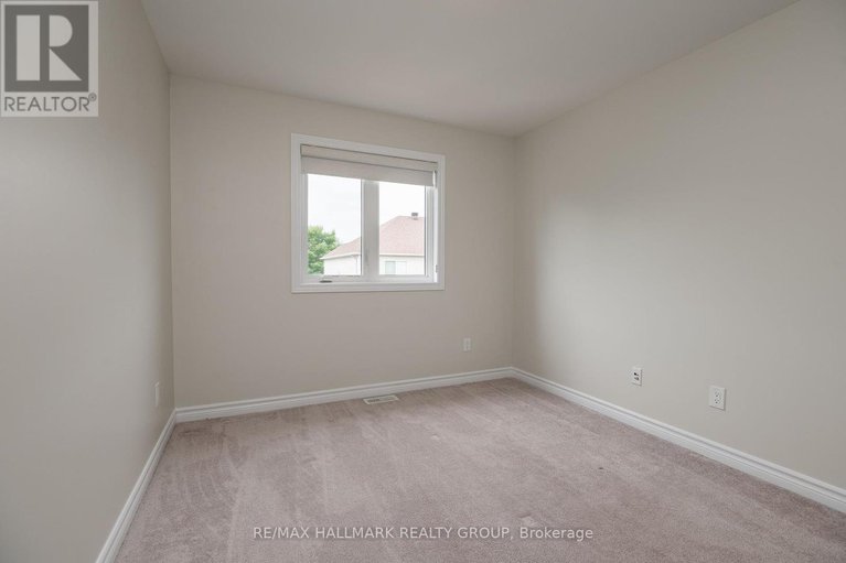 28443105/208-sittelle-private/fallingbrookgardenway-south/ottawa/ontario/K4A1G1_35