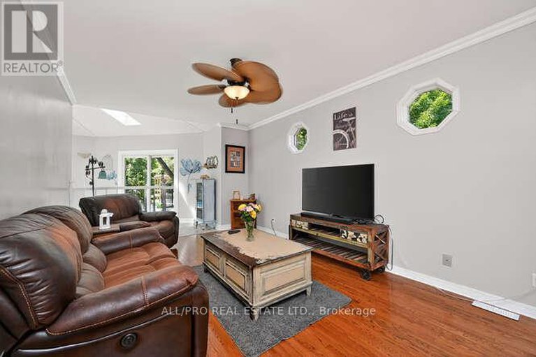 28721991/1144-rideau-bend-crescent/manotick-east-to-manotick-station/ottawa/ontario/K4M1B5_10
