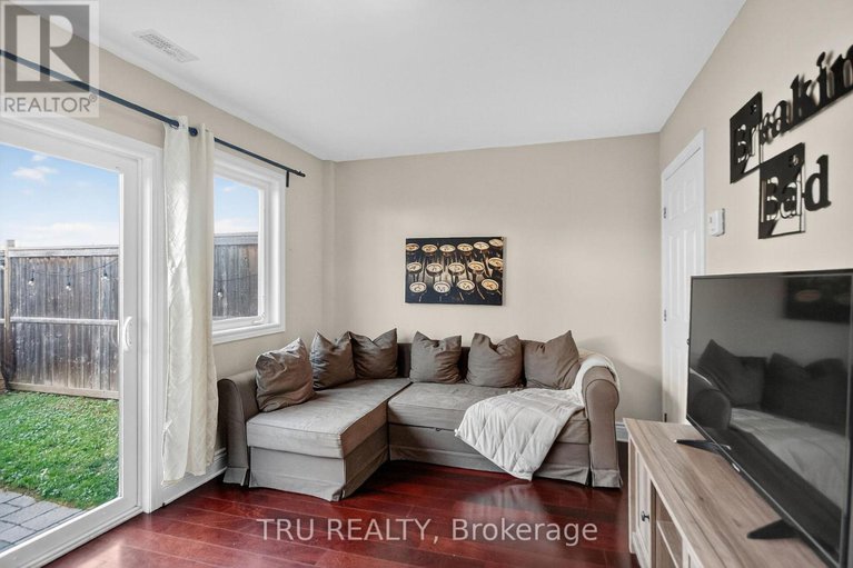 29412687/2642-palings-private/emerald-woodssawmill-creek/ottawa/ontario/K1T4A4_35