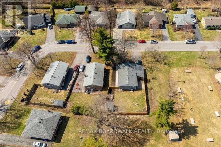 29650658/1279-adirondack-drive/kenson-park/ottawa/ontario/K2C2V7_36