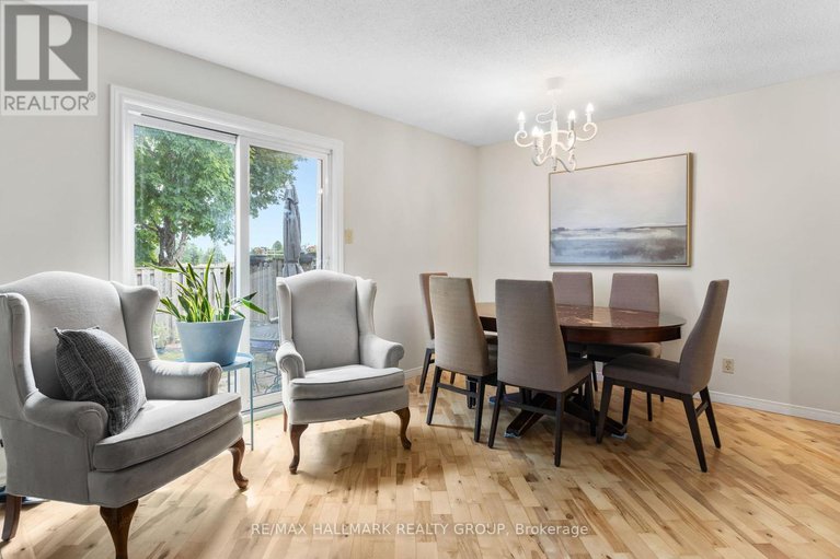 28763964/1598-hoskins-crescent/fallingbrookpineridge/ottawa/ontario/K4A2H8_11