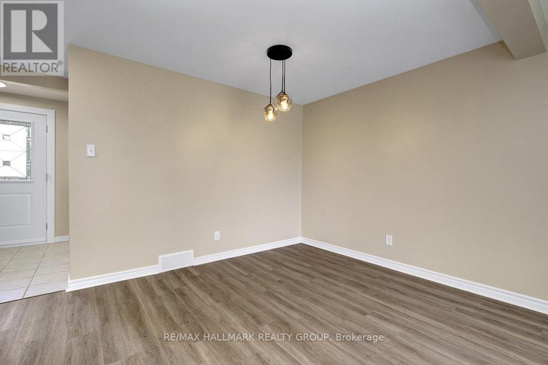 29211937/1701-lafrance-drive/queenswood-heights-south/ottawa/ontario/K1E2L7_11